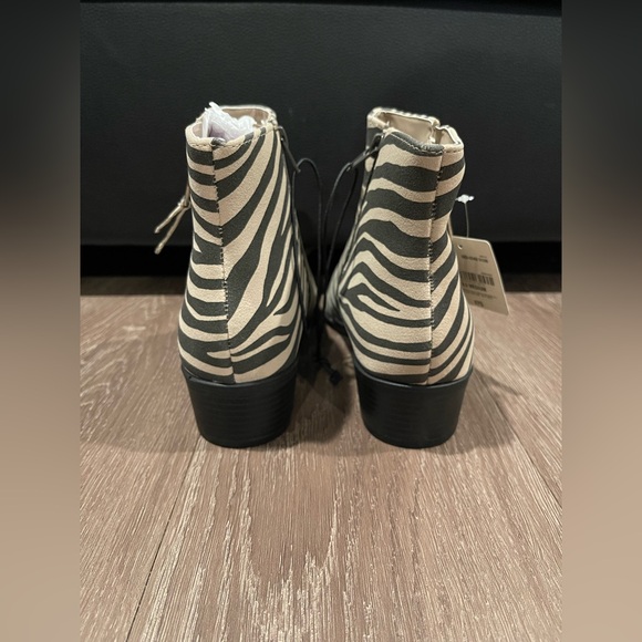WORTHINGTON BROOKDALE ZEBRA PRINT ANKLE BOOT MEMORY FOAM - Picture 3 of 10